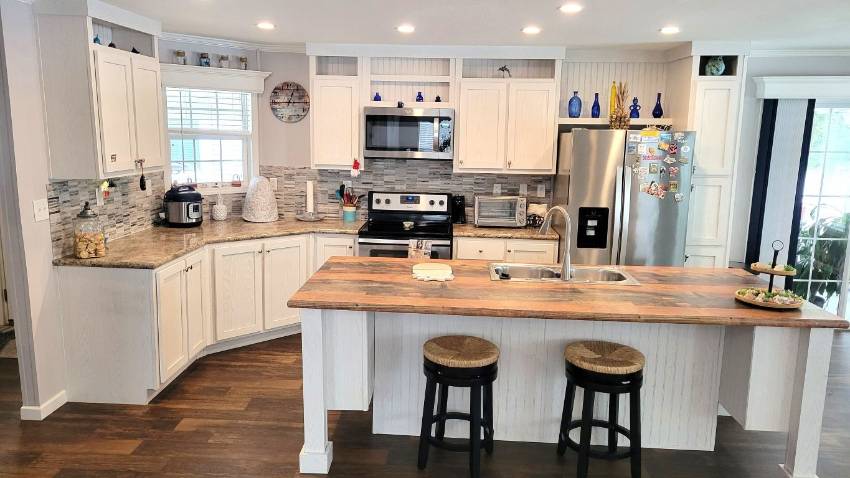 312 Siberian Cypress Circle a Winter Haven, FL Mobile or Manufactured Home for Sale